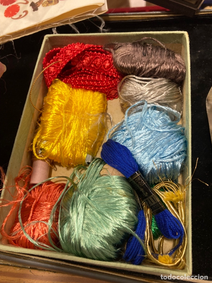 Antig&uuml;edades: Caja con bobinas de seda antiguas - Foto 3