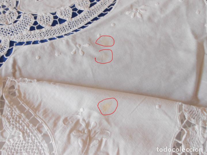 precioso mantel blanco con bordado en color gri - Compra venta en  todocoleccion