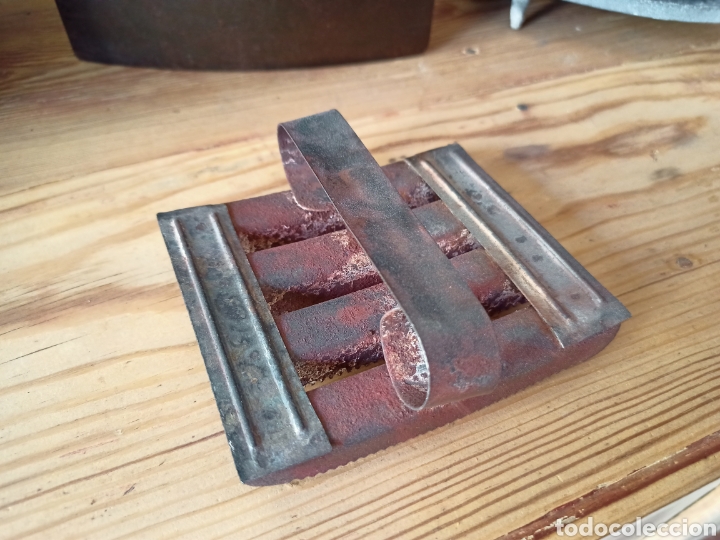 Antig&uuml;edades: Antiguo cepillo para caballos - Foto 2