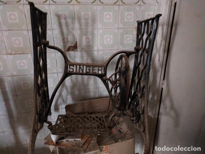Antig&uuml;edades: Pie m&aacute;quina de coser SINGER - Foto 2
