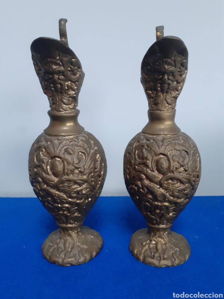 Antig&uuml;edades: PAREJA DE ANTIGUAS JARRAS EN BRONCE MACIZO. - Foto 2