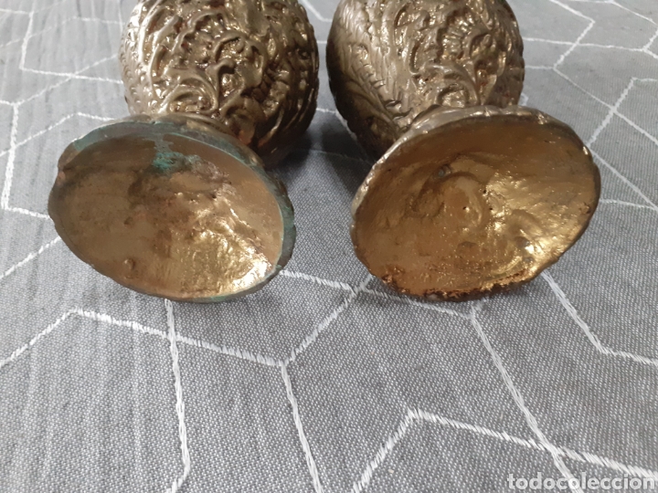 Antig&uuml;edades: PAREJA DE ANTIGUAS JARRAS EN BRONCE MACIZO. - Foto 3