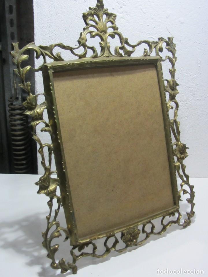 Antig&uuml;edades: Marco bronce con cristal. 44x32 - Foto 1