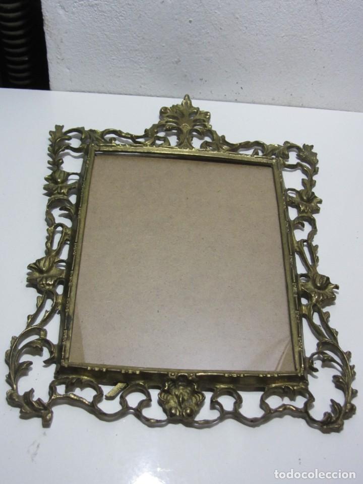 Antig&uuml;edades: Marco bronce con cristal. 44x32 - Foto 3
