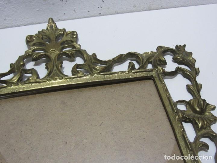 Antig&uuml;edades: Marco bronce con cristal. 44x32 - Foto 5