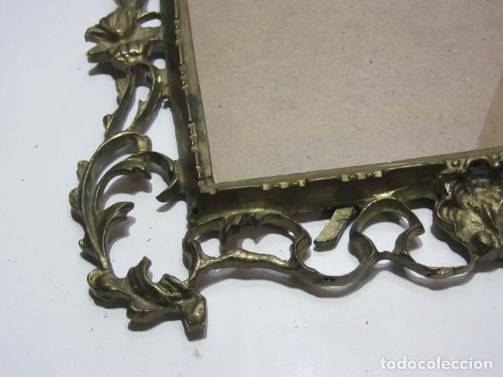Antig&uuml;edades: Marco bronce con cristal. 44x32 - Foto 6
