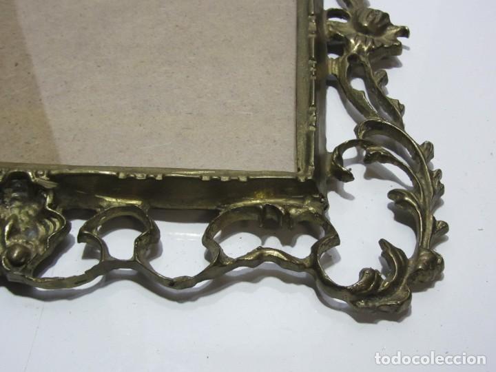 Antig&uuml;edades: Marco bronce con cristal. 44x32 - Foto 7