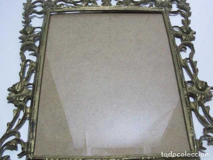 Antig&uuml;edades: Marco bronce con cristal. 44x32 - Foto 8