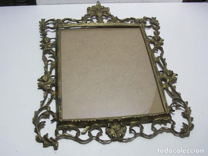 Antig&uuml;edades: Marco bronce con cristal. 44x32 - Foto 9