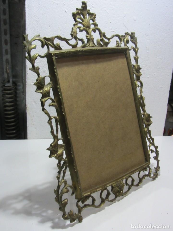 Antig&uuml;edades: Marco bronce con cristal. 44x32 - Foto 10