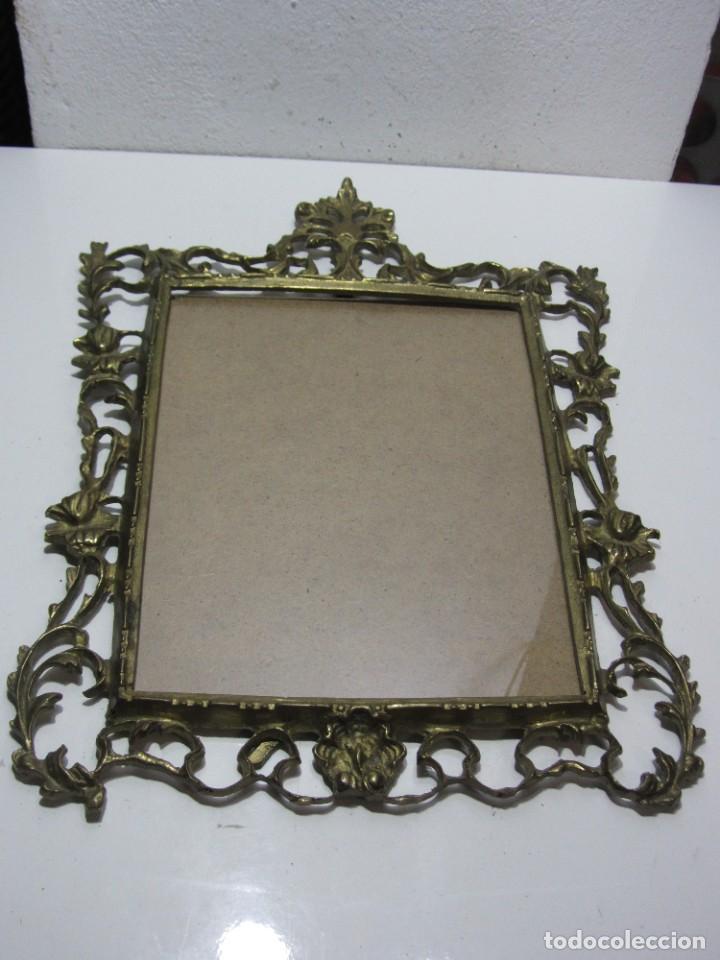 Antig&uuml;edades: Marco bronce con cristal. 44x32 - Foto 13