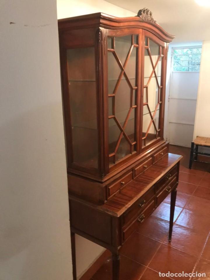 Antig&uuml;edades: Vitrina de caoba estilo ingl&eacute;s - Foto 1