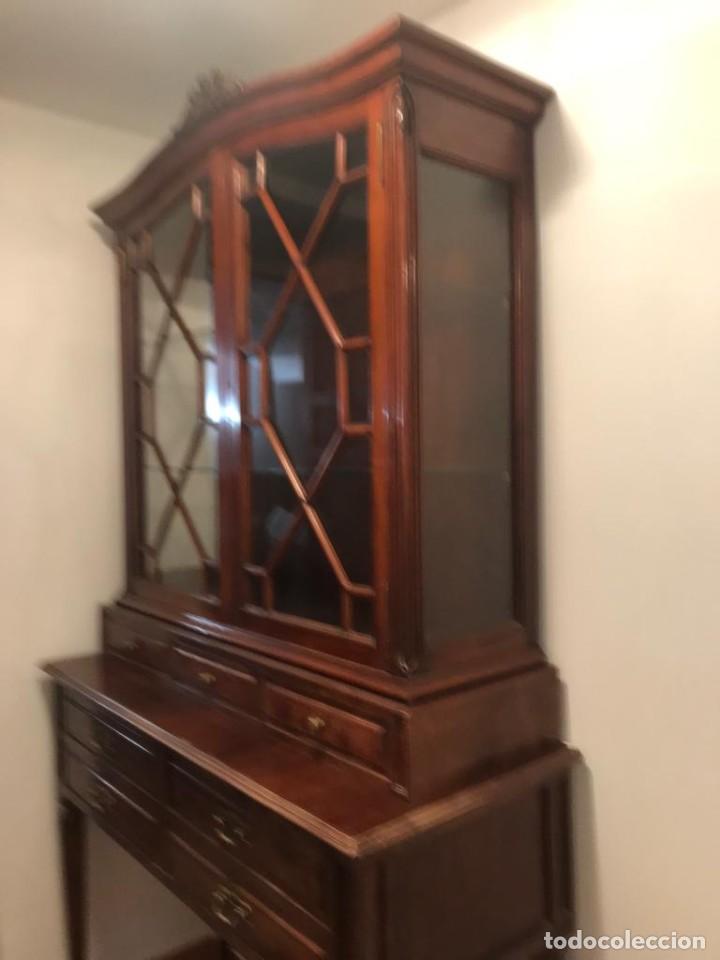 Antig&uuml;edades: Vitrina de caoba estilo ingl&eacute;s - Foto 3