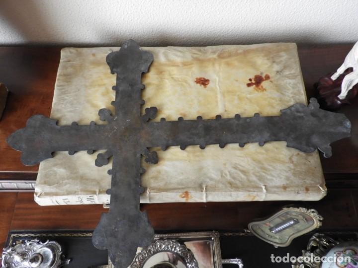 Antig&uuml;edades: CRUZ FUNERARIA DE CEMENTERIO DE BRONCE - Foto 10