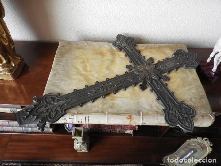 Antig&uuml;edades: CRUZ FUNERARIA DE CEMENTERIO DE BRONCE - Foto 11