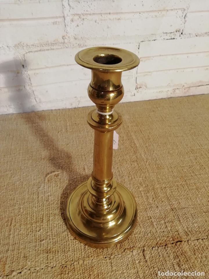 Antig&uuml;edades: Candelabro antiguo de bronce - Foto 1