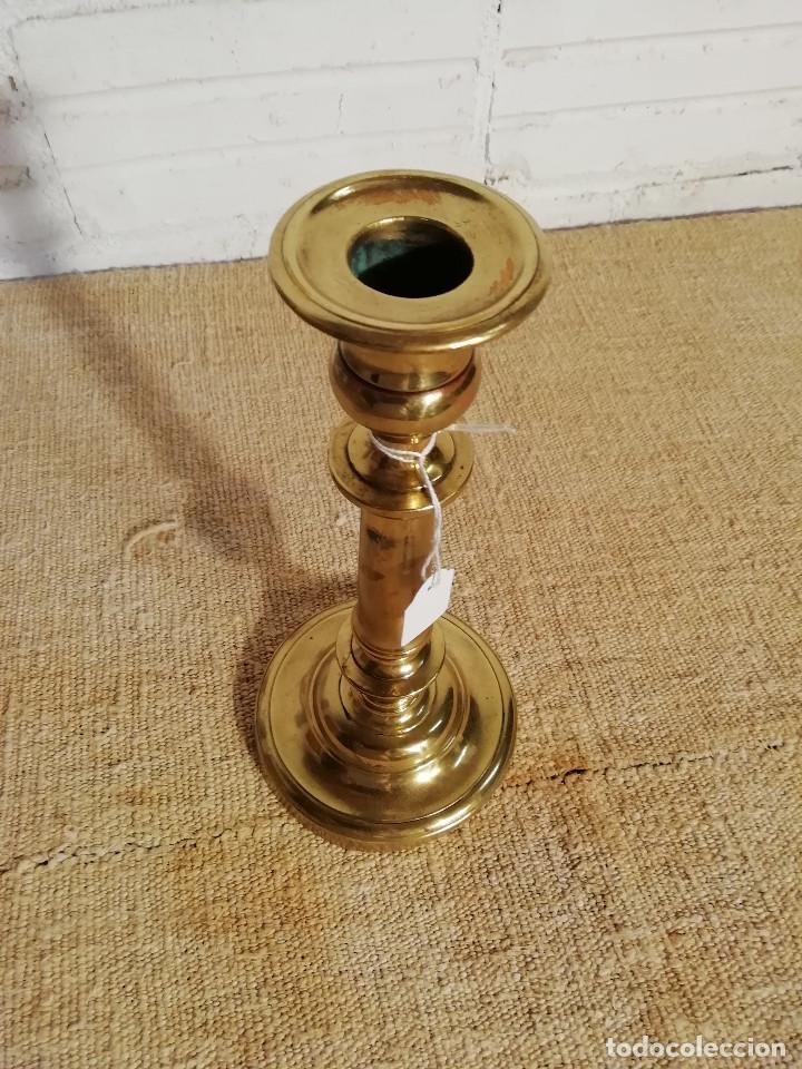 Antig&uuml;edades: Candelabro antiguo de bronce - Foto 2