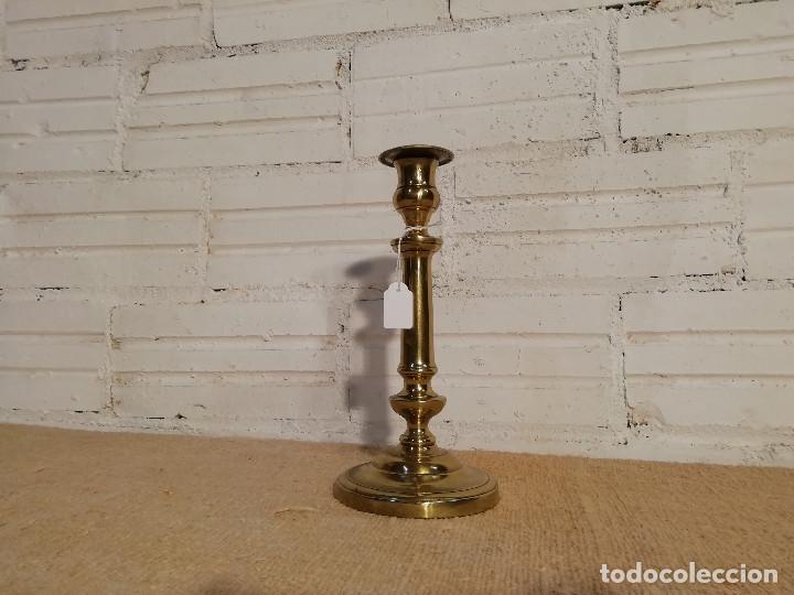 Antig&uuml;edades: Candelabro antiguo de bronce - Foto 3
