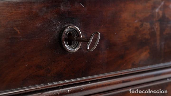 Antig&uuml;edades: Gran C&oacute;moda de Caoba - Foto 9