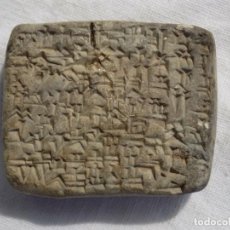 Antigüedades: MESOPOTÁMIA. TABLILLA DE TERRACOTA CON ESCRITURA CUNEIFORME. III M. A.C. 54X44MM.. Lote 341152468