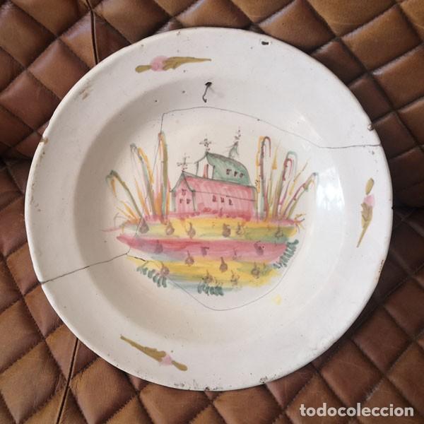 Antig&uuml;edades: ANTIGUO PLATO DE MANISES LA&Ntilde;ADO, CON GRAPAS EN LA BASE - Foto 1