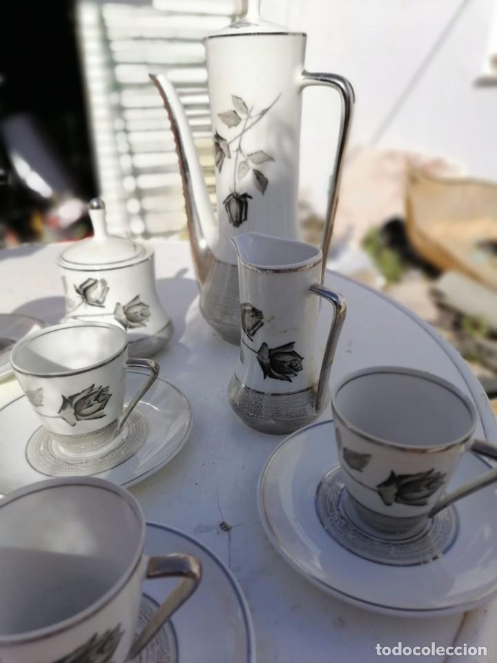 Antig&uuml;edades: Juego de caf&eacute; blanco y gris. - Foto 2