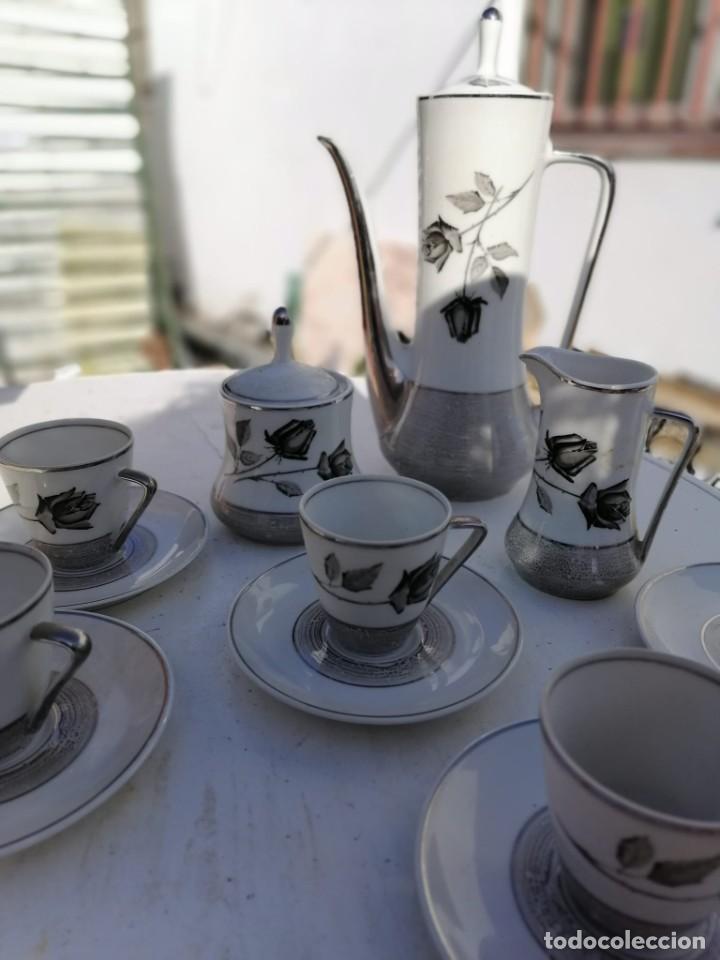 Antig&uuml;edades: Juego de caf&eacute; blanco y gris. - Foto 3