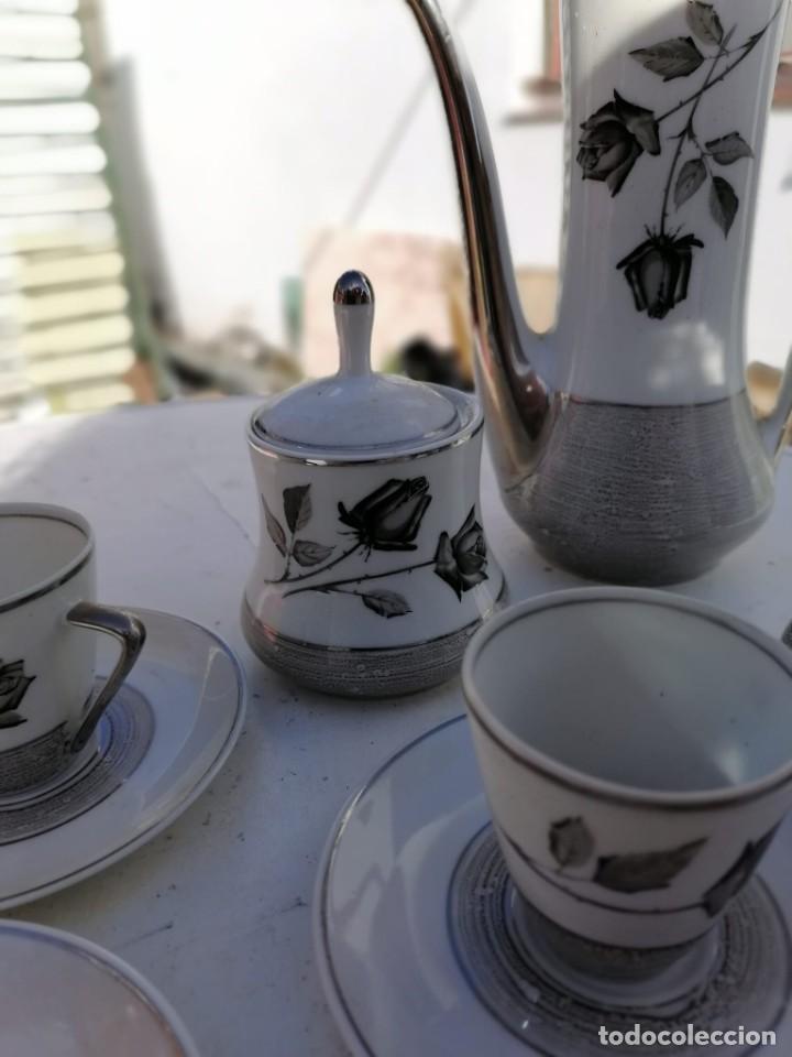 Antig&uuml;edades: Juego de caf&eacute; blanco y gris. - Foto 4