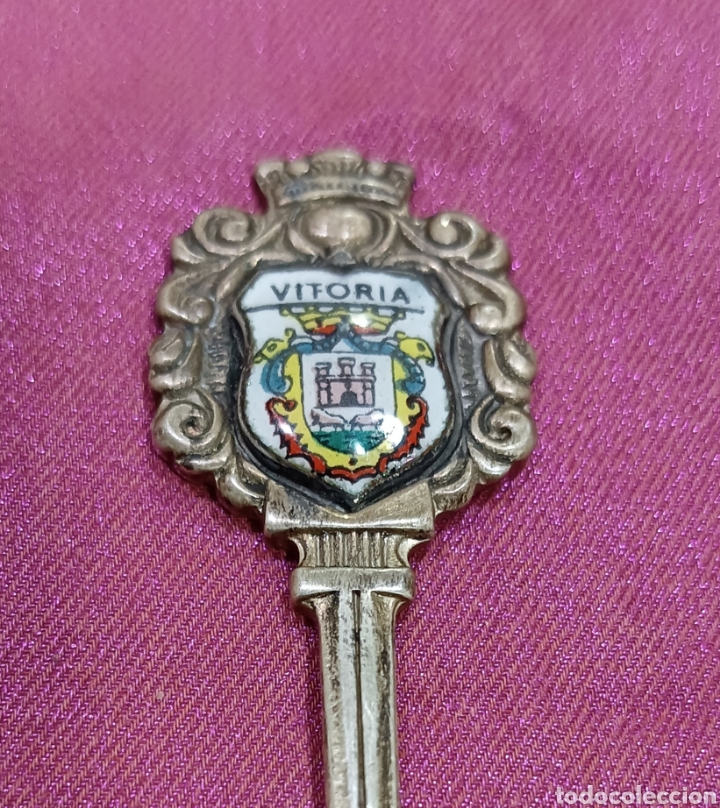 Antig&uuml;edades: Cucharilla de plata con el escudo de Vitoria - Foto 1