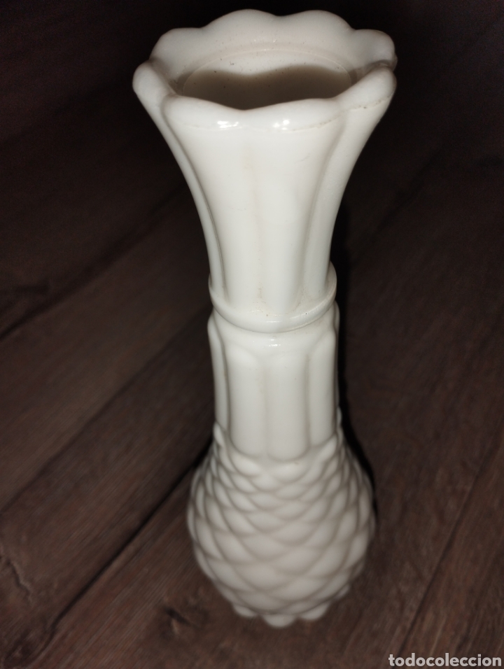 Antig&uuml;edades: Jarr&oacute;n florero opalina blanca - Foto 1