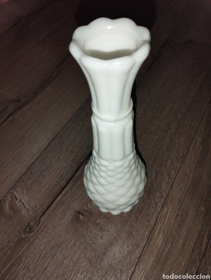 Antig&uuml;edades: Jarr&oacute;n florero opalina blanca - Foto 2
