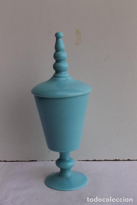 Antig&uuml;edades: COPA DE OPALINA AZUL CON TAPA - Foto 1