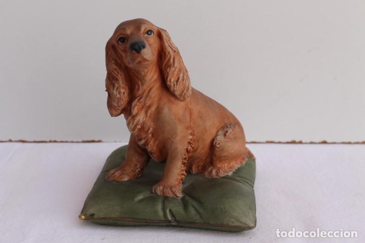 Antig&uuml;edades: PERRO DE PORCELANA DE CAPODIMONTE - Foto 1