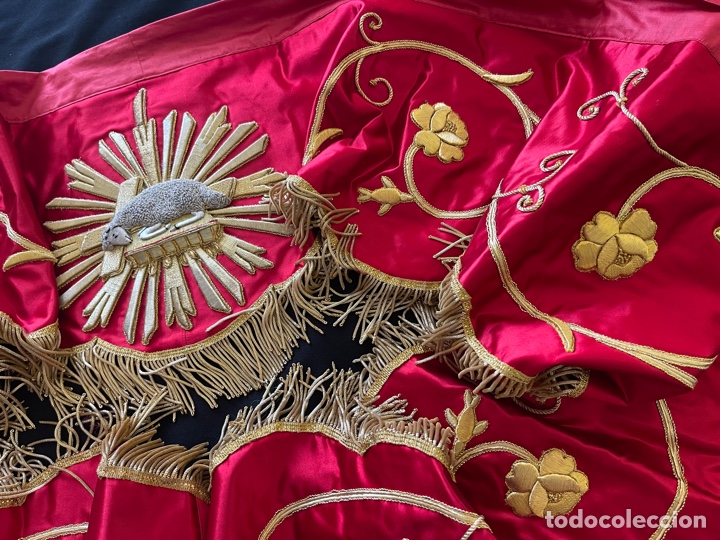 Antig&uuml;edades: Gran bambalina roja bordada - Foto 2
