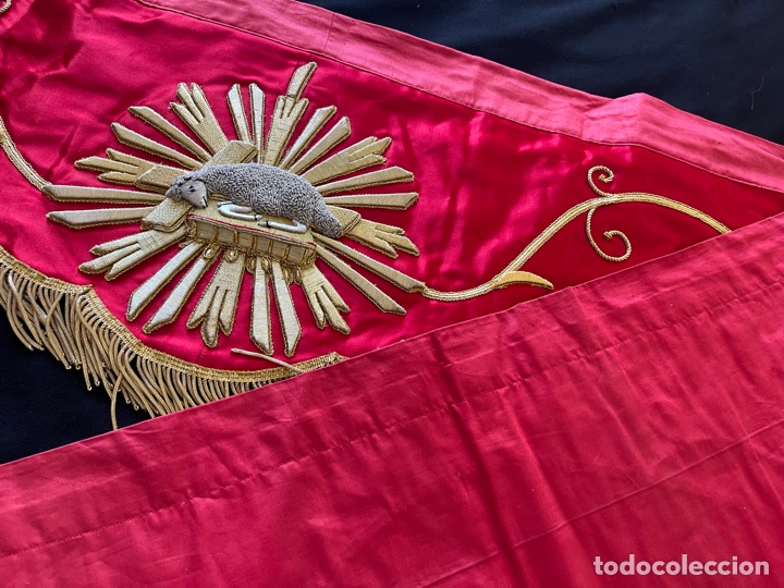 Antig&uuml;edades: Gran bambalina roja bordada - Foto 3