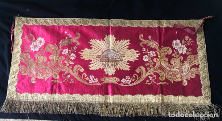Antig&uuml;edades: Bambalina brocada roja - Foto 1