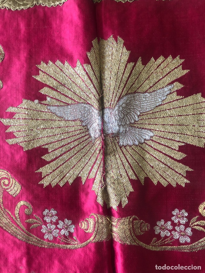 Antig&uuml;edades: Bambalina brocada roja - Foto 1