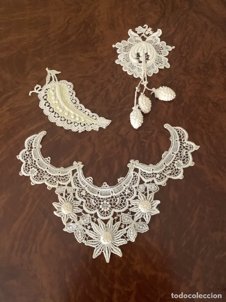 Antig&uuml;edades: Conjunto de 3 apliques encaje de bolillos - Foto 1