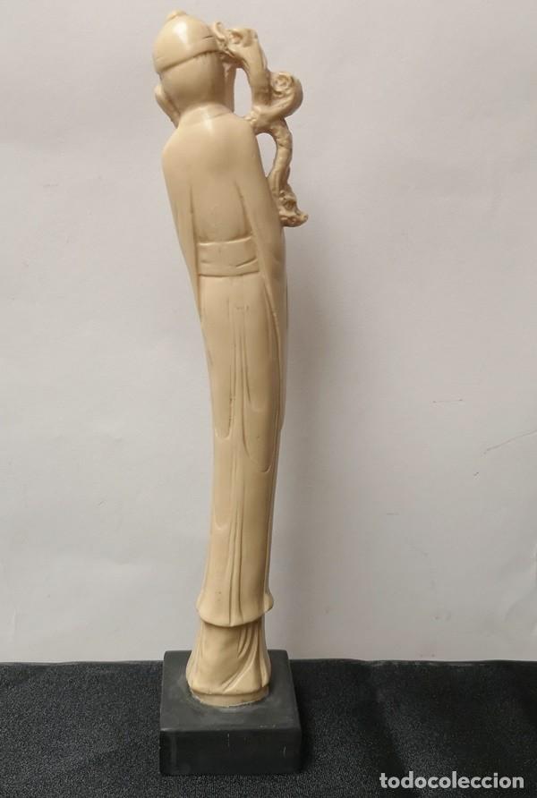 Antig&uuml;edades: Dos Figuras en Resina - Foto 4