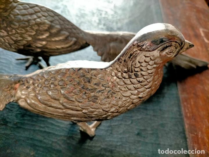 Antig&uuml;edades: PAREJA DE FAISANES METAL PLATEADO - Foto 25