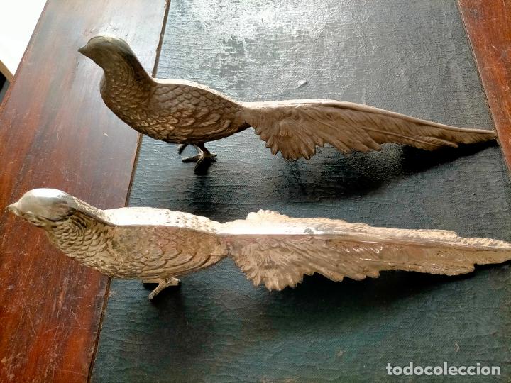 Antig&uuml;edades: PAREJA DE FAISANES METAL PLATEADO - Foto 1