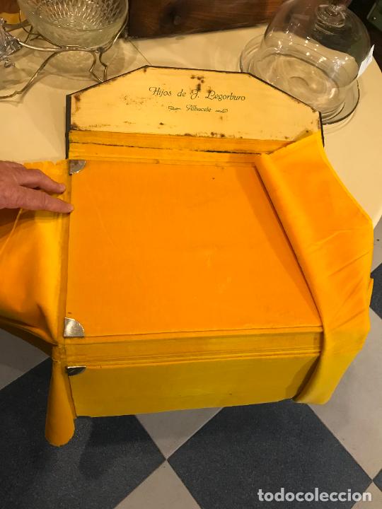 Antig&uuml;edades: Albacete antigua cartera expositor de la firma Hijos de Jos&eacute; Legorburo,cerrada 41 x 30 cms