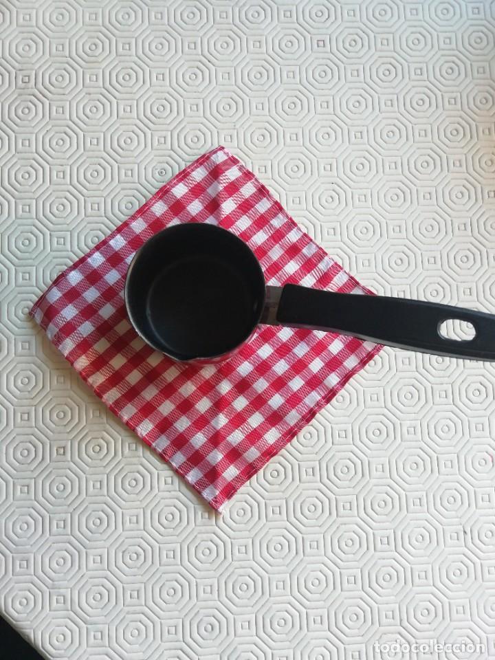 Antiguidades: Cazo peque&ntilde;in rojo