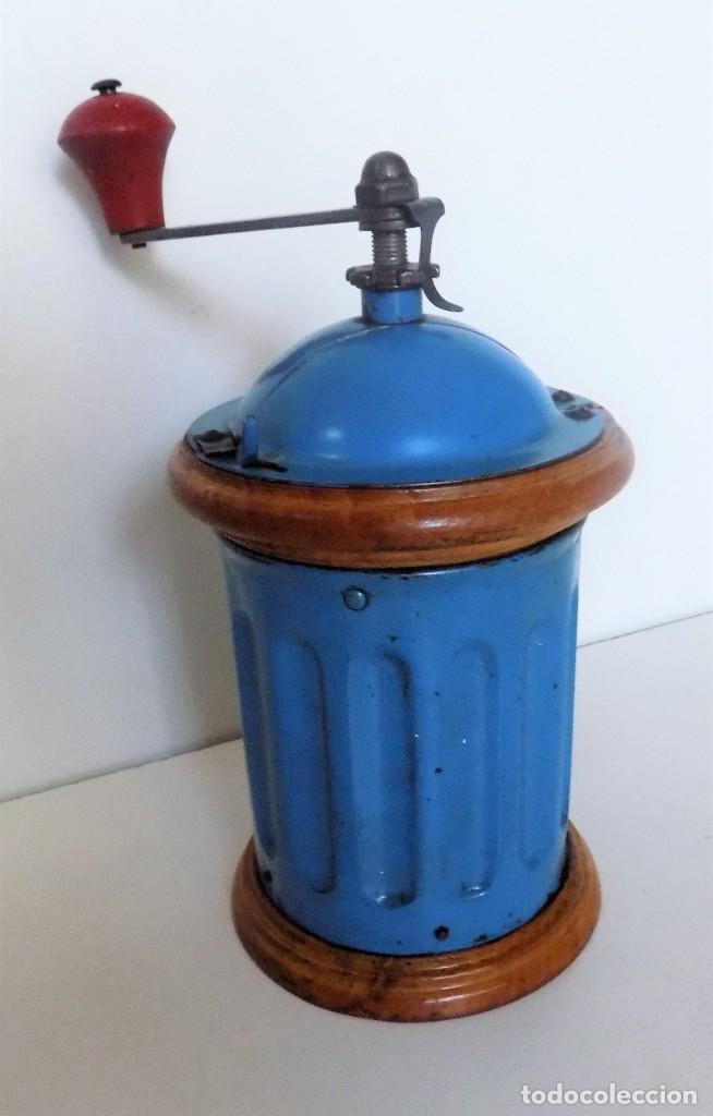 Antig&uuml;edades: MOLINILLO DE CAF&Eacute; CIL&Iacute;NDRICO. MARCA ELMA. MODELO 1418 -AZUL- TAMA&Ntilde;O 2. ESPA&Ntilde;A. CA. 1924/1948