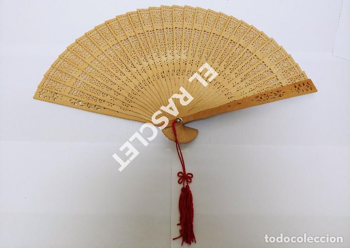 Antig&uuml;edades: ANTIG&Uuml;O ABANICO EN MADERA TROQUELADA - Foto 1