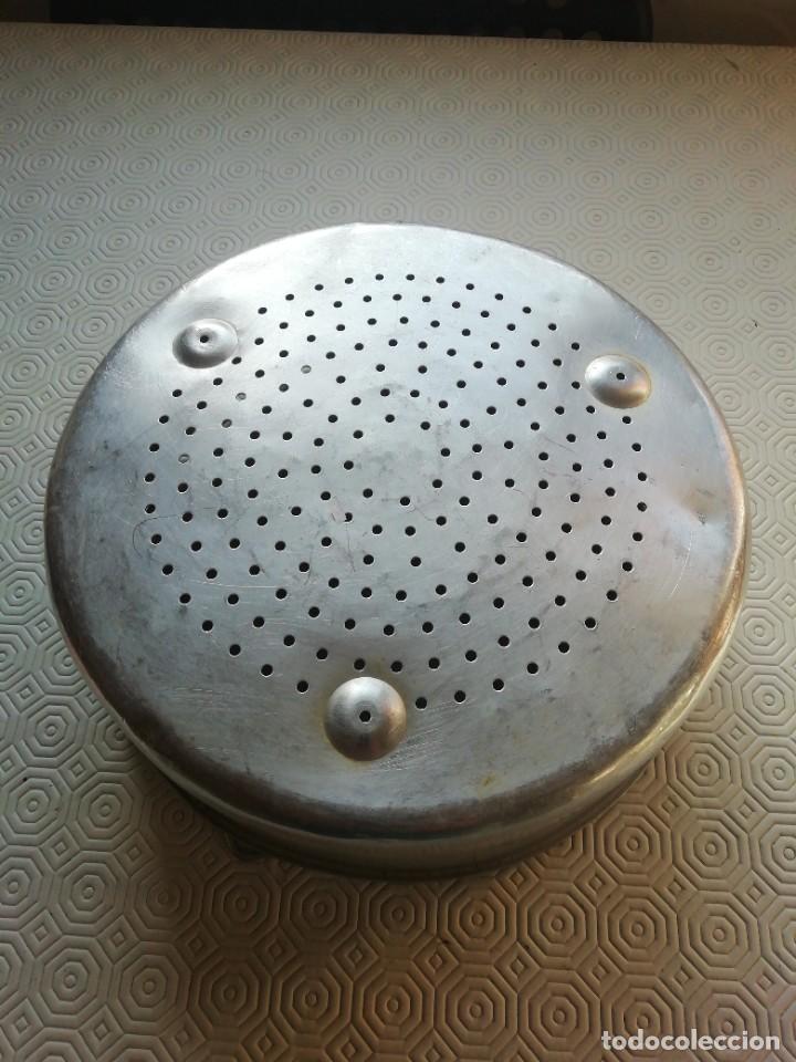 Antig&uuml;edades: Colador de aluminio antiguo - Foto 2