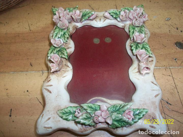 Antig&uuml;edades: ANTIGUO PORTA RETRATO DE CERAMICA