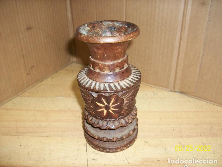 Antiguidades: ANTIGUO PORTAVELAS DE MADERA