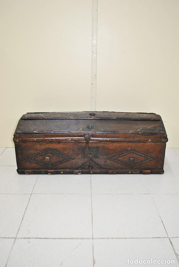 Antig&uuml;edades: ARQUETA DE MADERA Y HERRAJES - Foto 1