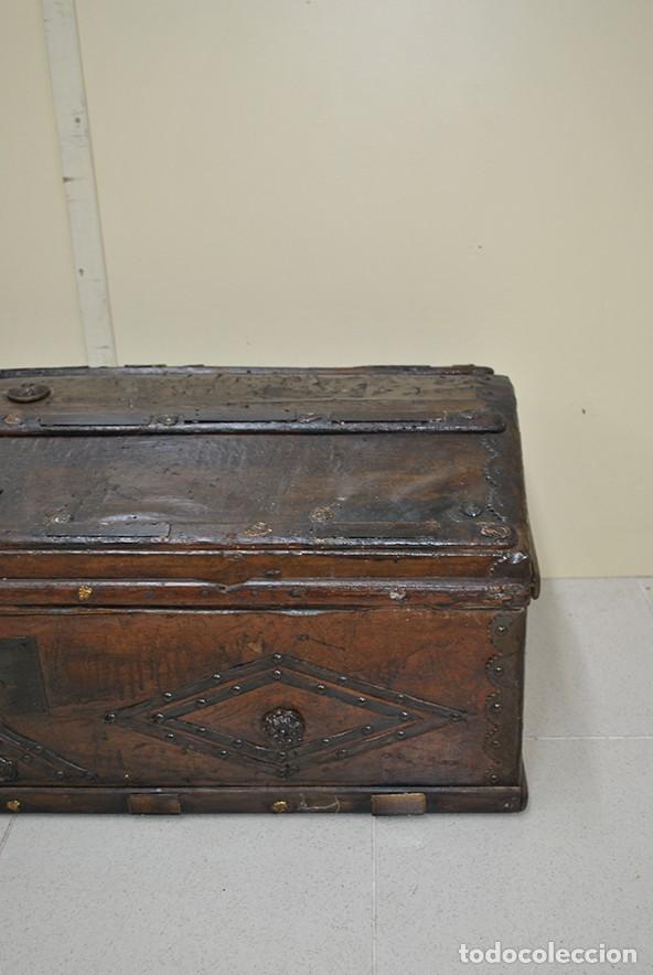 Antig&uuml;edades: ARQUETA DE MADERA Y HERRAJES - Foto 4
